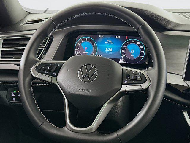 Photo of 2024 Deep Black Pearl Volkswagen Atlas Cross Sport