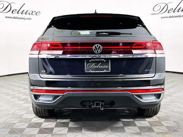 Photo of 2024 Deep Black Pearl Volkswagen Atlas Cross Sport
