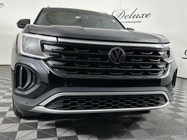 Photo of 2024 Deep Black Pearl Volkswagen Atlas Cross Sport