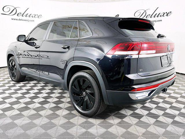 Photo of 2024 Deep Black Pearl Volkswagen Atlas Cross Sport