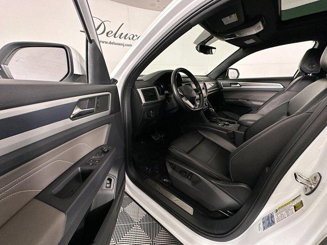 Photo of 2021 Pure White Volkswagen Atlas Cross Sport