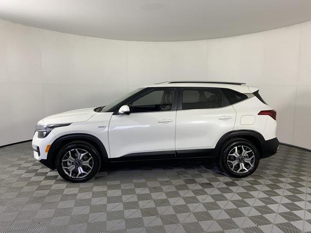 Photo of 2023 Snow White Pearl Kia Seltos