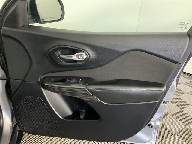Photo of 2017 Billet Silver Metallic Clearcoat Jeep Cherokee