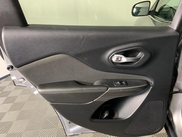 Photo of 2017 Billet Silver Metallic Clearcoat Jeep Cherokee