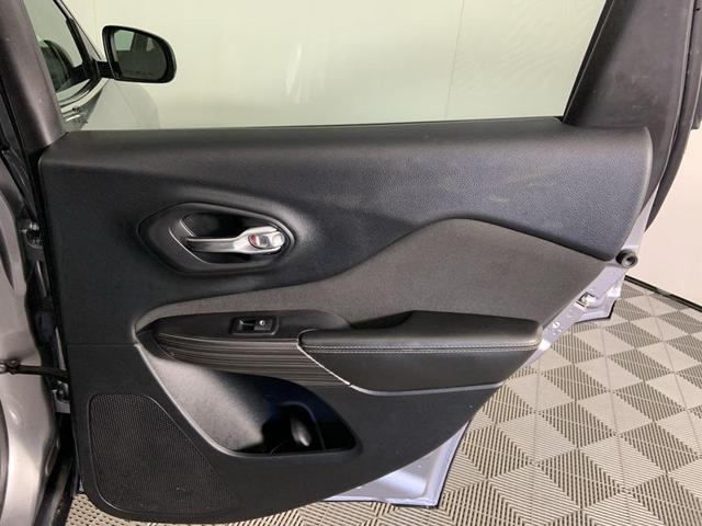 Photo of 2017 Billet Silver Metallic Clearcoat Jeep Cherokee