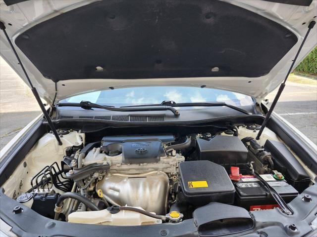 Photo of 2013 White Toyota Camry