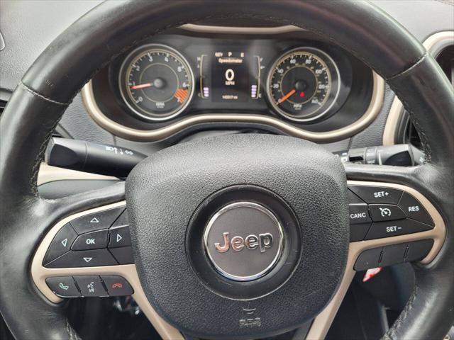 Photo of 2015 Red Jeep Cherokee