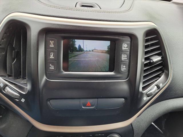 Photo of 2015 Red Jeep Cherokee