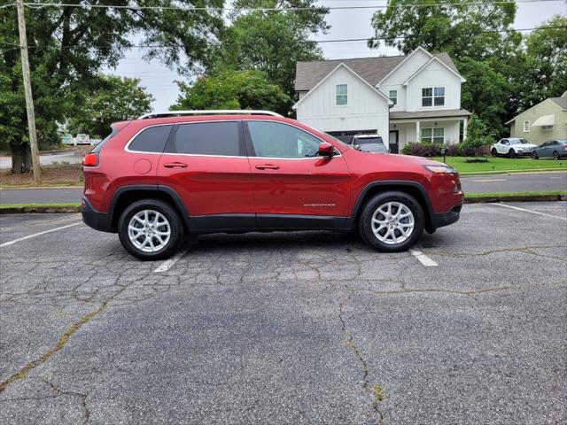 Photo of 2015 Red Jeep Cherokee