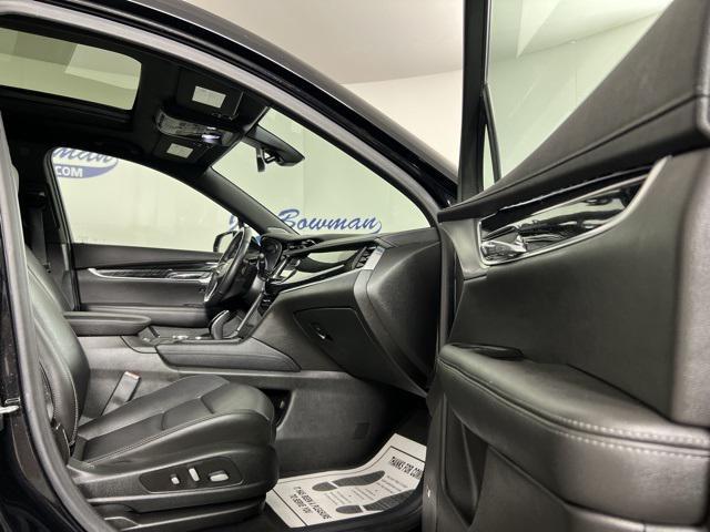 Photo of 2021 Stellar Black Metallic Cadillac XT6