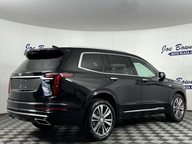 Photo of 2021 Stellar Black Metallic Cadillac XT6