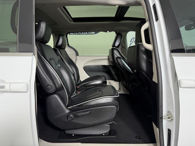 Photo of 2023 Bright White Clearcoat Chrysler Pacifica Hybrid