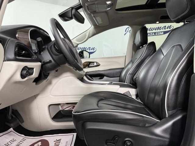 Photo of 2023 Bright White Clearcoat Chrysler Pacifica Hybrid
