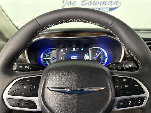 Photo of 2023 Bright White Clearcoat Chrysler Pacifica Hybrid