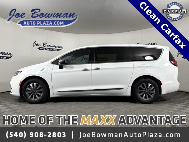 Photo of 2023 Bright White Clearcoat Chrysler Pacifica Hybrid