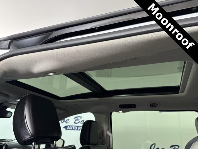 Photo of 2023 Bright White Clearcoat Chrysler Pacifica Hybrid