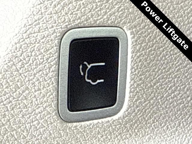 Photo of 2023 Bright White Clearcoat Chrysler Pacifica Hybrid
