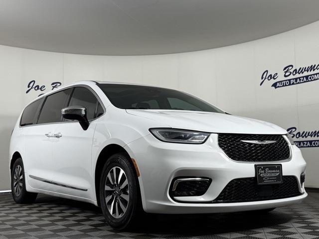 Photo of 2023 Bright White Clearcoat Chrysler Pacifica Hybrid
