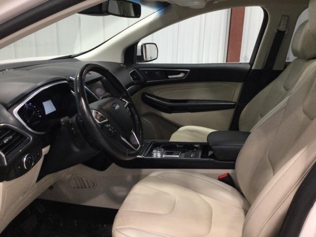 Photo of 2019 White Platinum Ford Edge