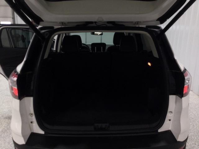 Photo of 2018 White Platinum Metallic Tri-Coat Ford Escape