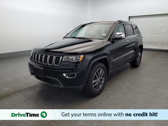 Photo of 2017 Diamond Black Crystal Pearlcoat Jeep Grand Cherokee