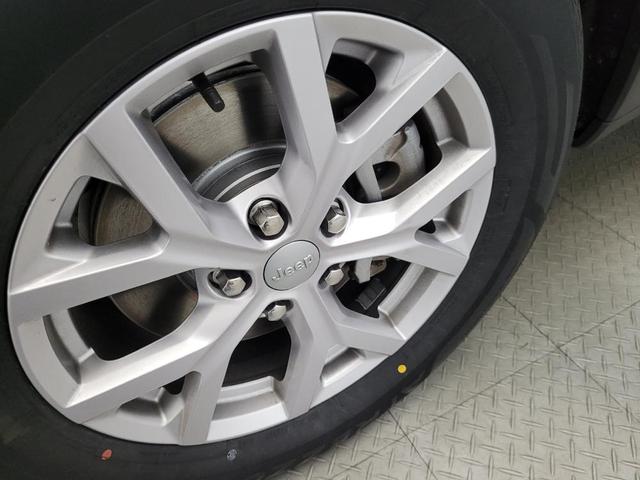 Photo of 2021 Silver Zynith Jeep Grand Cherokee L