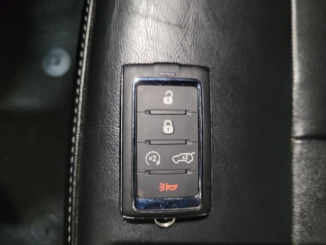 Photo of 2021 Silver Zynith Jeep Grand Cherokee L