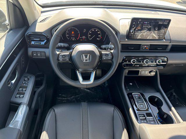 Photo of 2025 Platinum White Pearl Honda Pilot
