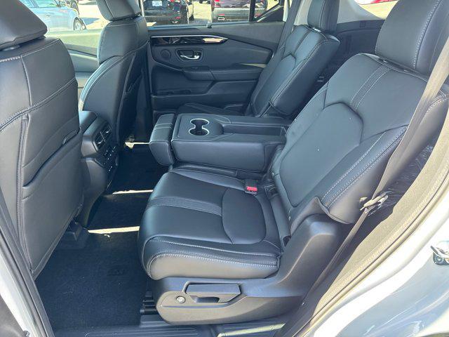 Photo of 2025 Platinum White Pearl Honda Pilot