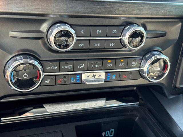 Photo of 2023 Agate Black Metallic Ford F-250