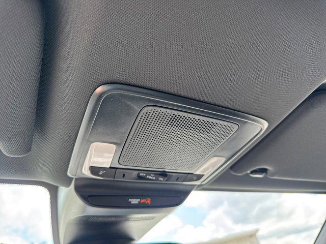 Photo of 2026 Platinum White Pearl Honda HR-V