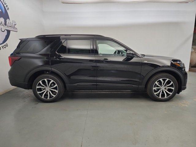 Photo of 2025 Agate Black Metallic Ford Explorer