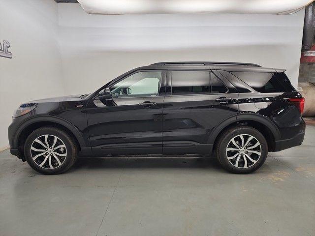 Photo of 2025 Agate Black Metallic Ford Explorer