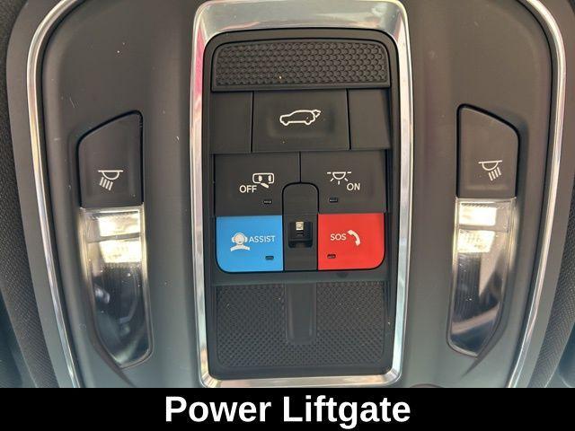 Photo of 2023 Rocky Mountain Pearlcoat Jeep Grand Cherokee L