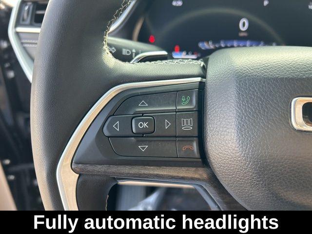 Photo of 2023 Rocky Mountain Pearlcoat Jeep Grand Cherokee L