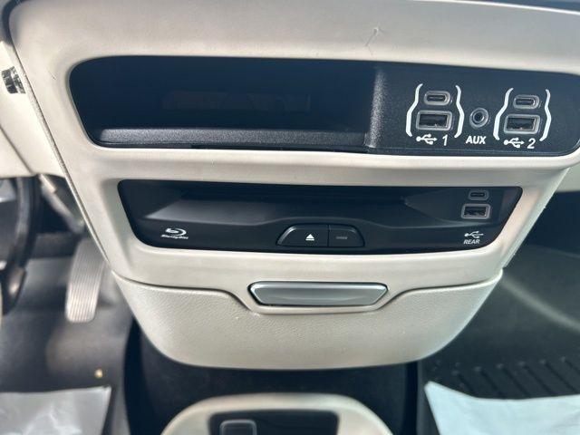 Photo of 2023 Velvet Red Pearlcoat Chrysler Pacifica