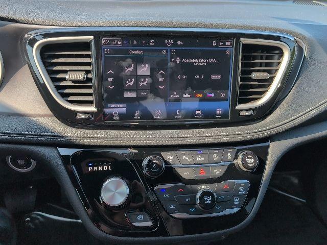 Photo of 2025 Blue Chrysler Pacifica