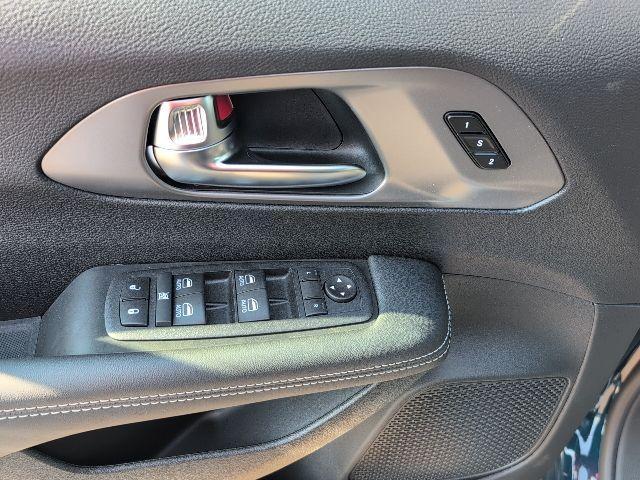 Photo of 2025 Blue Chrysler Pacifica