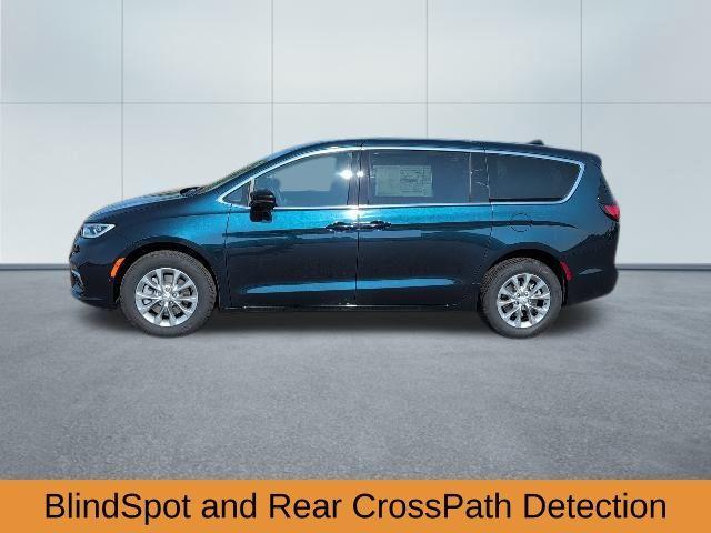 Photo of 2025 Blue Chrysler Pacifica