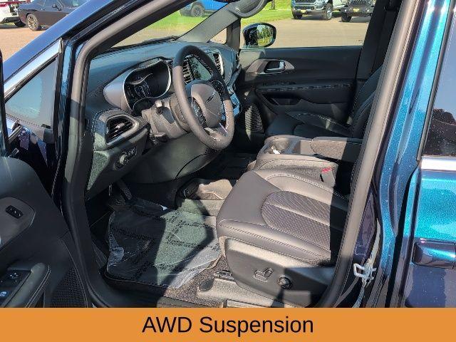 Photo of 2025 Blue Chrysler Pacifica