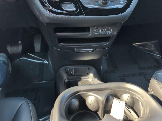 Photo of 2025 Blue Chrysler Pacifica