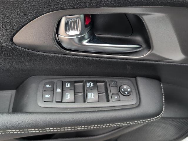 Photo of 2025 White Chrysler Voyager
