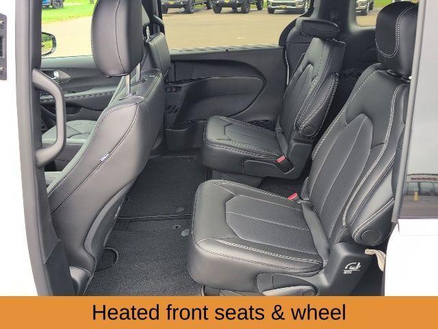 Photo of 2025 White Chrysler Voyager