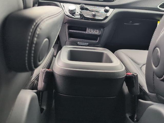 Photo of 2025 White Chrysler Voyager
