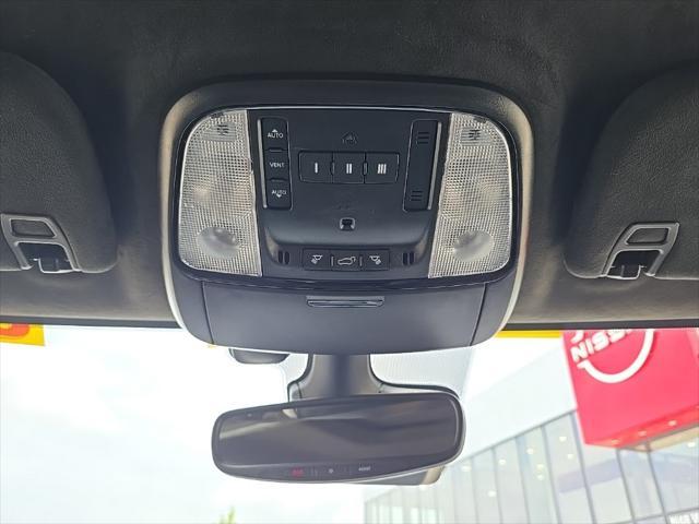 Photo of 2022 DB Black Crystal Clearcoat Dodge Durango