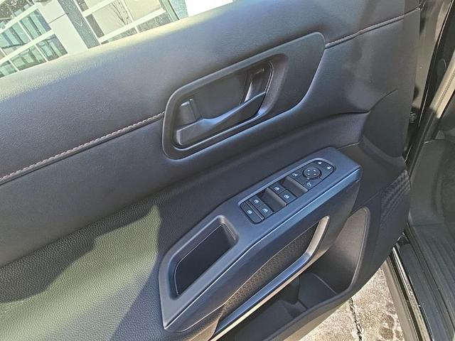Photo of 2025 Super Black Nissan Pathfinder