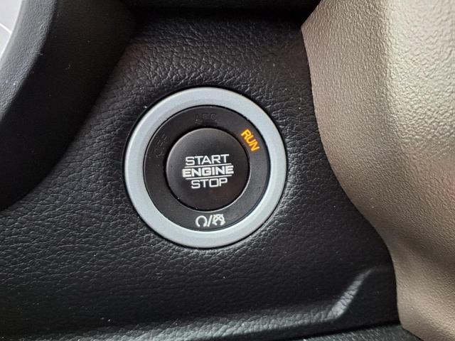 Photo of 2019 Granite Crystal Metallic Clearcoat RAM 1500