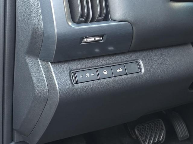 Photo of 2025 Super Black Nissan Pathfinder