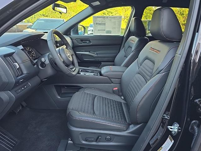 Photo of 2025 Super Black Nissan Pathfinder