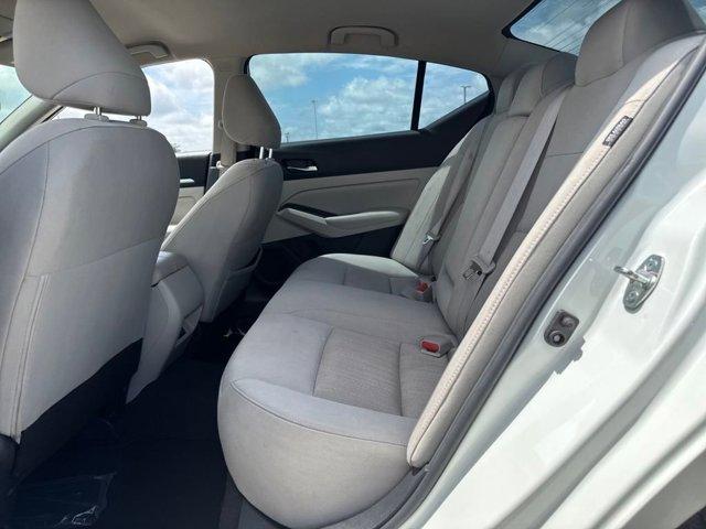 Photo of 2022 Pearl White Tricoat Nissan Altima